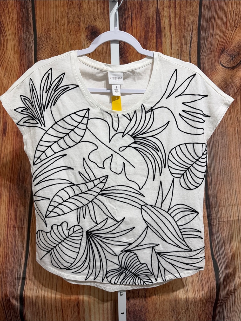 🚨(4/$10) Weekends by Chico’s Embroidered Top Size 1 (M)